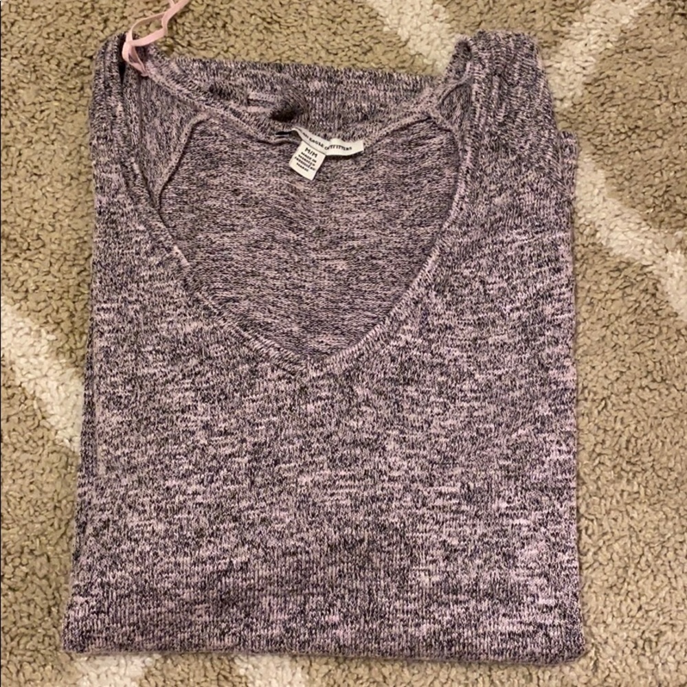 American Eagle v neck sweater